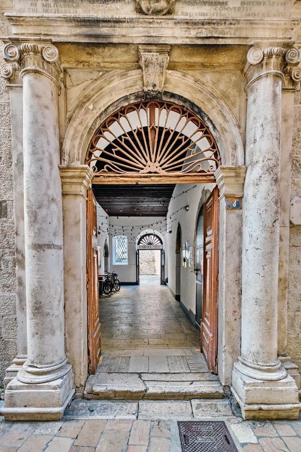Lupino'S Gallery Apartment - Old Town Zadar Exterior foto